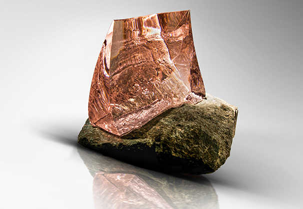 <i>Spirit of Stone</i> - blade, 2014; 36 x 43 x 36 cm; pink optical glass, green granite 
