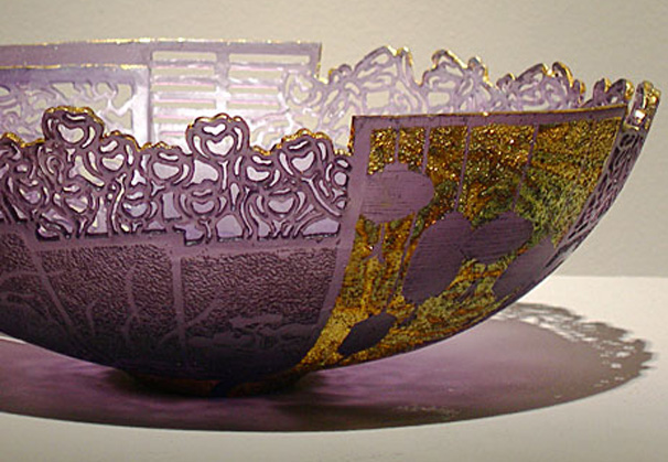<i>Twomo</i> (Purple), 2010; cast glass, gold; 4 x 9 inches 